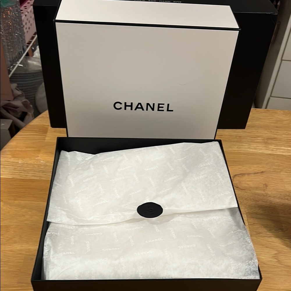Chanel Luxury Gift Box - Picture 1 of 7